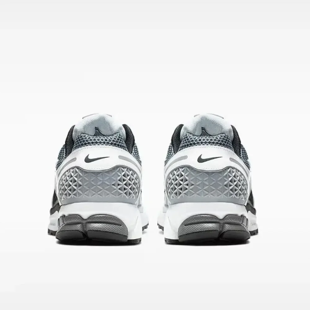 NIKE Men's Zoom Vomero 5 SE SP Shoes Size 10 In Dark Grey/White/Sail/Black